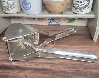 Vintage Metal Potato Ricer , Hand Potato Press , Old Tomato Press, Vintage Kitchenalia , Kitchen utensils , Potato Masher