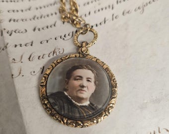 Exquisite  Rococo Styled Rolled Gold Victorian Picture Pendant with Lock of Hair in Back, Antique Pendant, Mourning Pendant