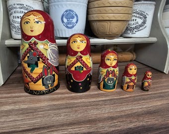 Conjunto de 5 bonecas Matryoshka vintage, brinquedo russo de madeira, arte folclórica, decoração festiva, bonecas russas colecionáveis.