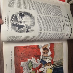 Puede incluir: Una p&aacute;gina de revista vintage con dos ilustraciones. Una muestra a un hombre en un escritorio discutiendo un pr&eacute;stamo, la otra representa a una pareja en la cama rodeada de papeleo. El texto incluye "Revolt in the Bedroom" y "ESQUIRE: March".