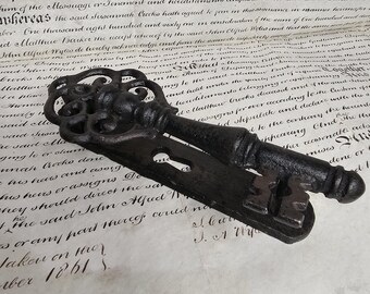 Antique Style Iron Key Shaped Door Knocker, Novelty Door Knocker