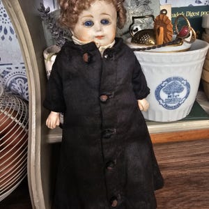 Seltenes deutsches Biskuitporzellan Kind mit geschlossenem Mund, antike Puppe, Sammlerpuppe