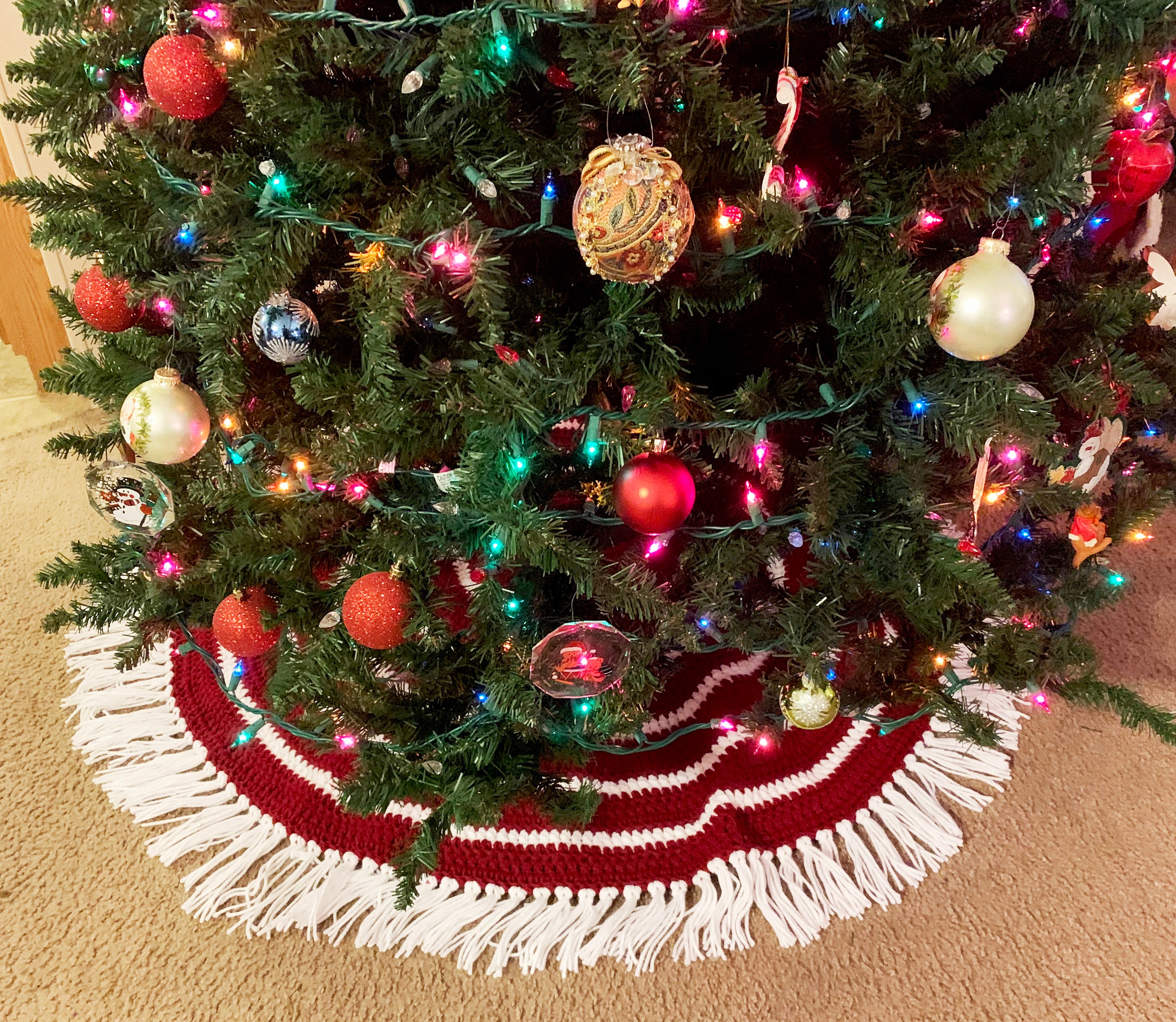 Boho Striped Tree Skirt with tassels - Handmade - Crocheted - Winter Gift - Christmas Tree Skirt - Thumbnail 4