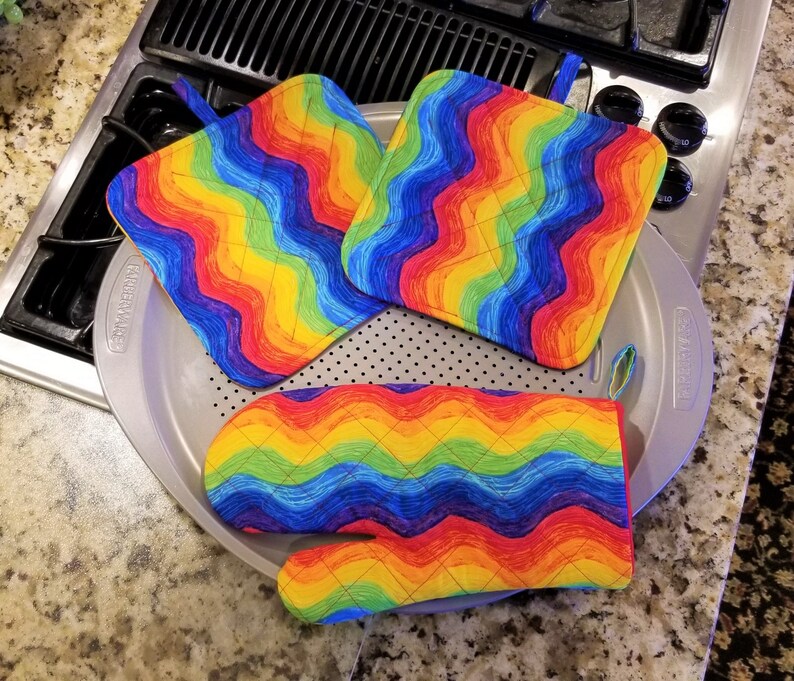 Wavy Rainbow Square Quilted Pot Holders Set of 2wavy Rainbow