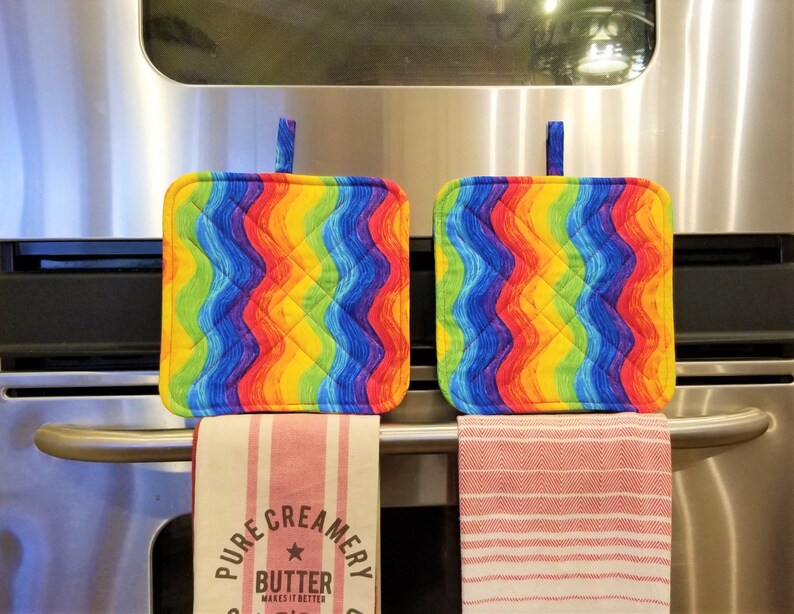 Wavy Rainbow Square Quilted Pot Holders Set of 2wavy Rainbow