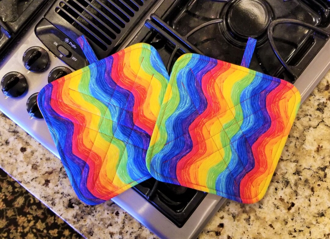 Wavy Rainbow Square Quilted Pot Holders Set of 2wavy Rainbow