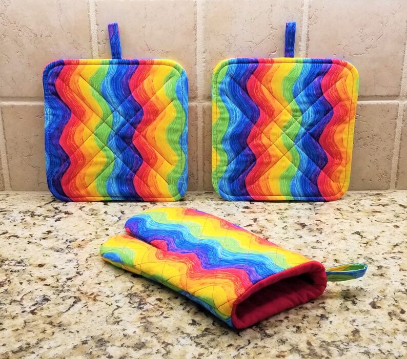 Wavy Rainbow Square Quilted Pot Holders Set of 2wavy Rainbow