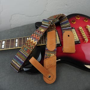 De limited edition hippiepatroon gitaarband leren uiteinden en zakken voor ukelele, akoestische, elektrische basgitaar, gemaakt in Oekraïne