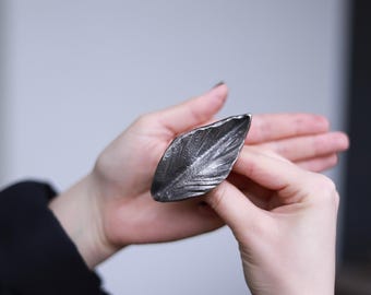Leaves drawer knob. Natural drawer knob. Hand Forged Iron Drawer Cabinet Knob. Rustic Cabinet and Drawer Knob.