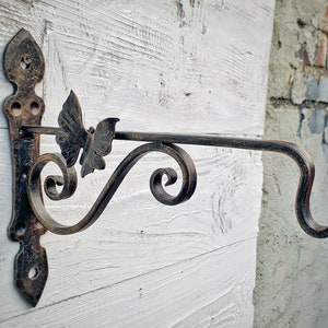 Hand forged metal plant hanger Decorative indoor outdoor fancy hammered hook clothes hangers for hooks and fixtures storage organization