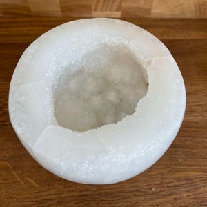 Quartz geode bowl, 906g