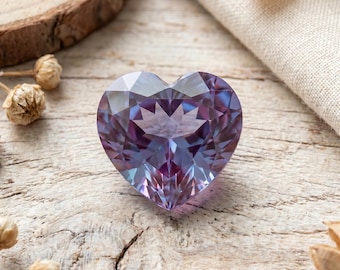 Alejandrita sintética suelta: Corazón facetado, cambia de color, piedra de nacimiento de junio