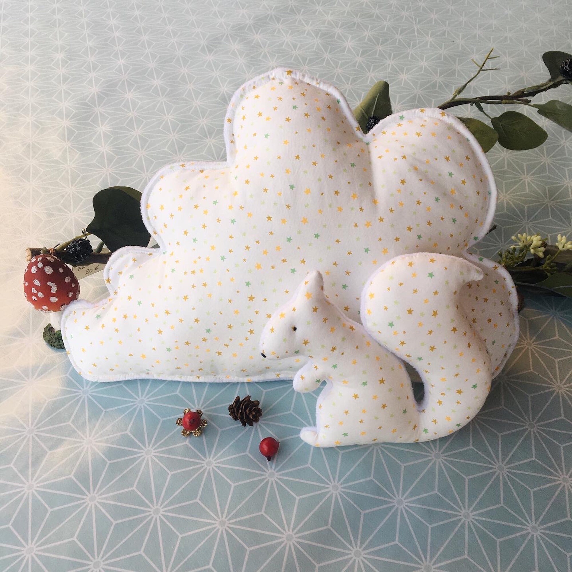 Coussin Nuage et Son Écureuil