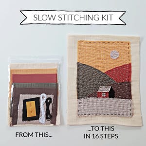 Könnte beinhalten: Ein Slow-Stitching-Kit mit Stoffstücken und Faden, neben einem fertigen Textilkunstwerk, das eine Landschaft mit einem Haus, Hügeln und einem Mond zeigt. Der Text lautet "SLOW STITCHING KIT" und "...TO THIS IN 16 STEPS."