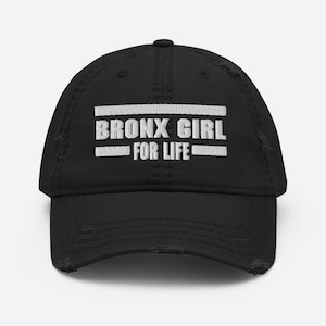 Puede incluir: Gorra de béisbol negra desgastada con texto blanco bordado que dice "BRONX GIRL FOR LIFE".