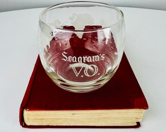 Set di 8 bicchieri vintage Seagram's V.O. Roly Poly con mappa del mondo incisa.