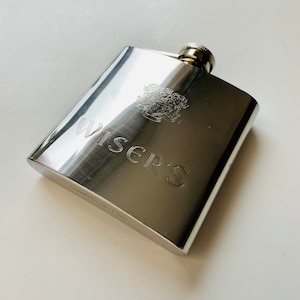 Frasco vintage, whisky Wiser's, de marca, decantador portátil de acero inoxidable, para licores, bebidas espirituosas, artículos de bar vintage, bar de mediados de siglo, regalo