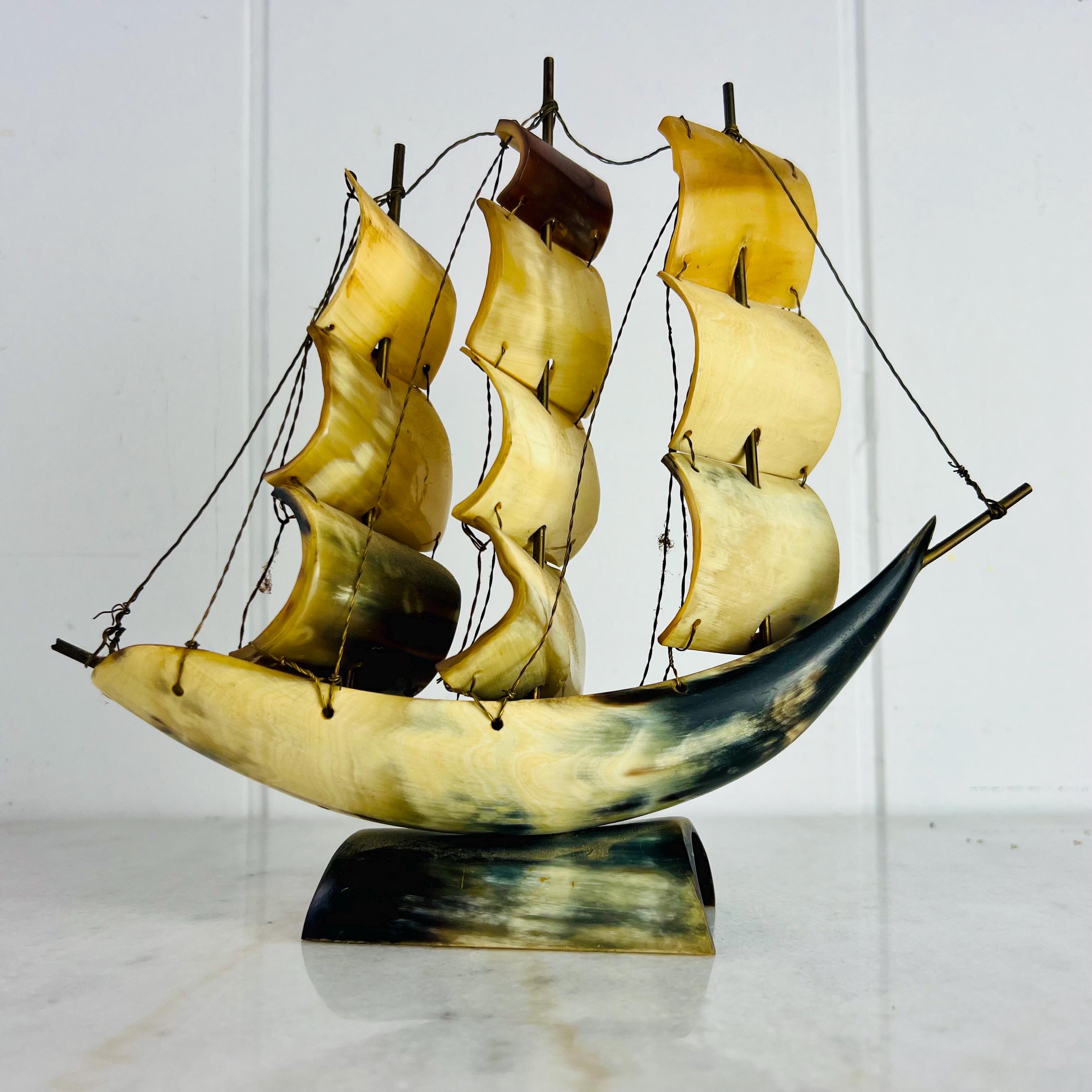 Maquette De Voilier En Corne Animale Et Fil De Cuivre - Art Déco Vintage - Afrique