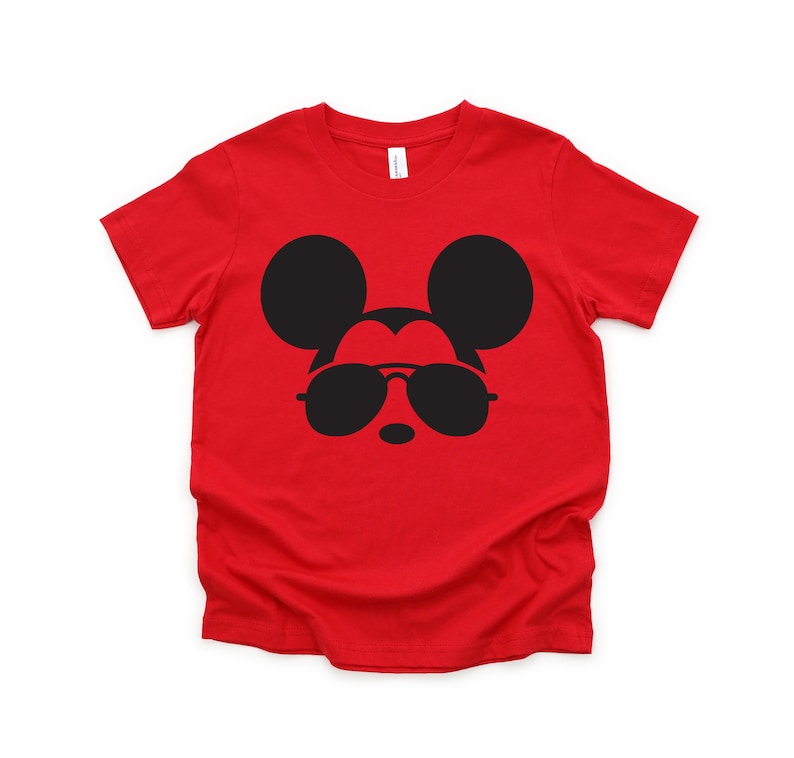 Camiseta personalizada con nombre de Mickey Mouse - Camiseta de Mickey para bebés y niños pequeños - Camisetas Disney para niños - Camiseta con gafas de sol de Mickey - Nombre personalizado imagen 2