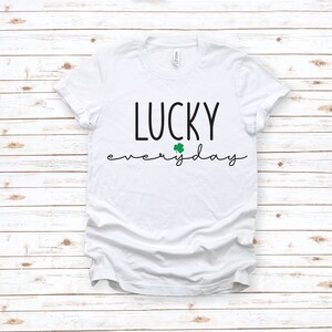 Lucky Everyday Erwachsene Unisex T Shirt - St. Patrick es Day Shirt - Gesegnet