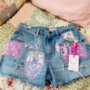 Damjeanshorts/lappade och broderade storlek 8-10