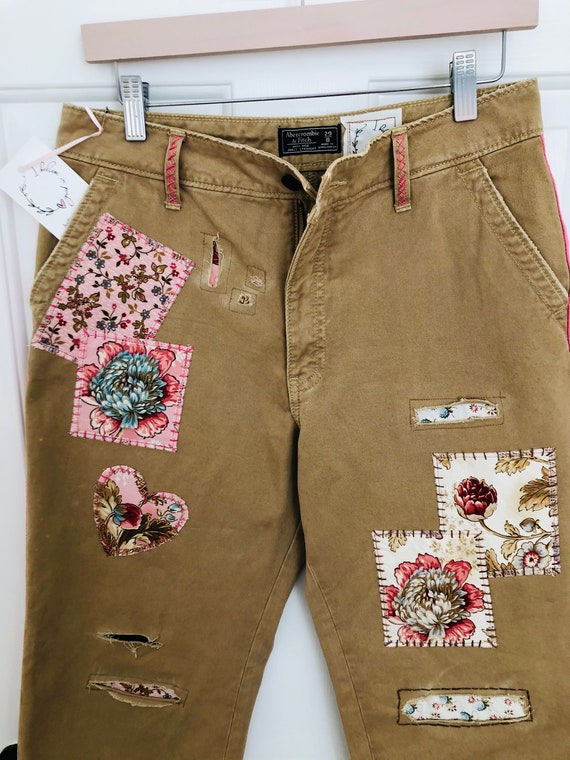 Khaki Pants Embroidered and Patched Abercrombie & Fitch Size