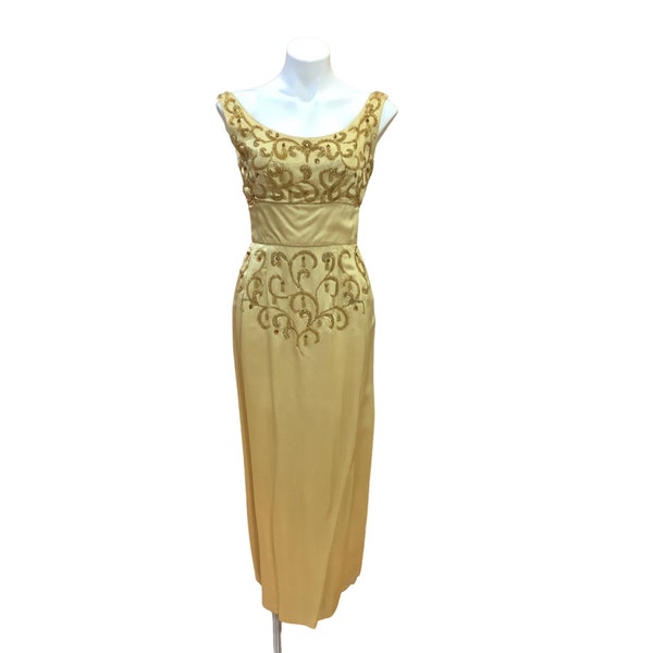 Belle de la robe de bal des années 1950-60