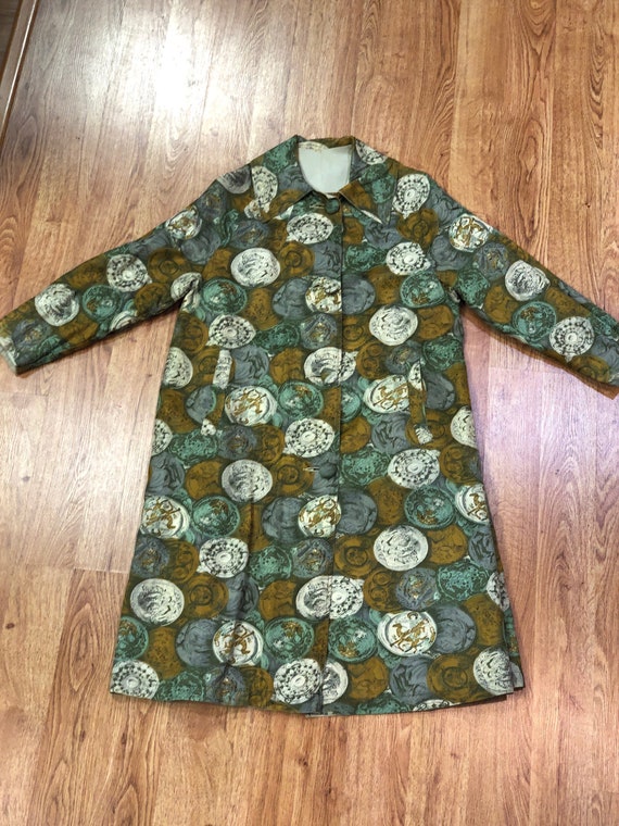 Novelty Print Medallion with Asian Art Reversable