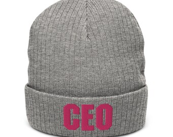 Pink CEO Embroidered Design- Gorro con puño reciclado