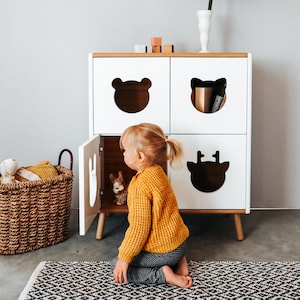 Bücherregal mit Türen, Kinder Bücherregal, Kinder Regal Regal, Spielzeug Regal Regal, Kindermöbel, Montessori Regal, Tier Figuren Regal