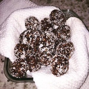 Vegan/Paleo Chocolate Energy Balls