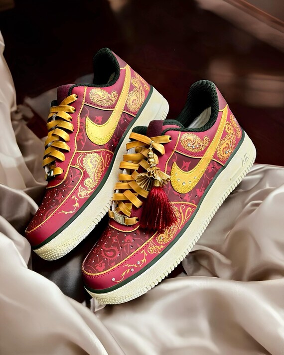 Nike Floral Pattern Sneakers with Gold Accent Size 8.5 - Nike Metcon 4 XD Premium Floral Print  main image 3
