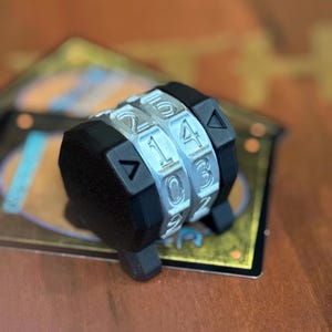 Adjustable Life Counter for TCGs and RPGs – Durable, Easy-to-Use, Available in Gold and Silver