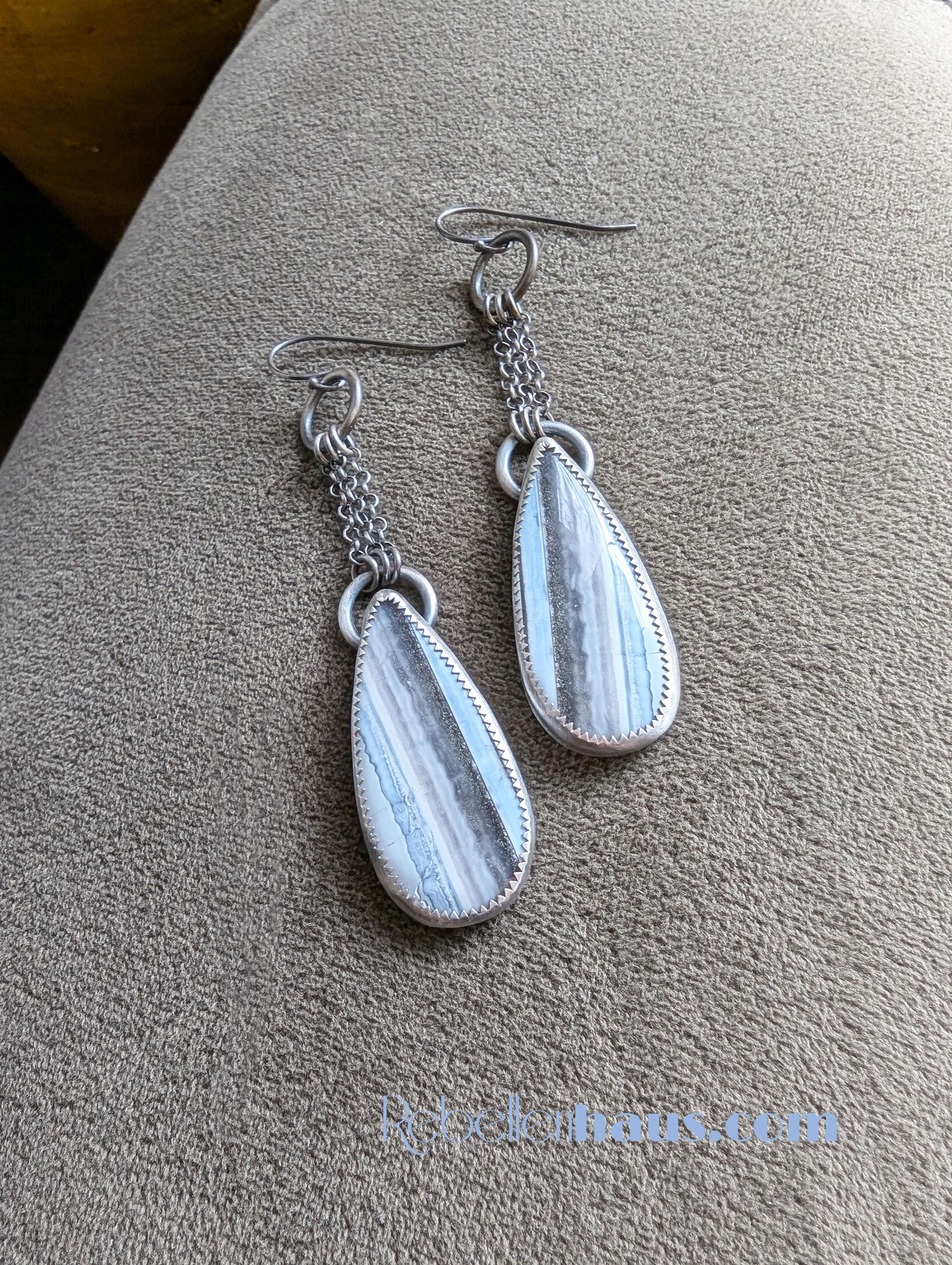 Necklace Ethereal Eloquence Paparazzi 42x16mm Black Gold Bezel