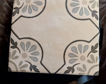 White Gray Flower Trivet – 4.75 Inch Signed by David, Hometown Tile Guy