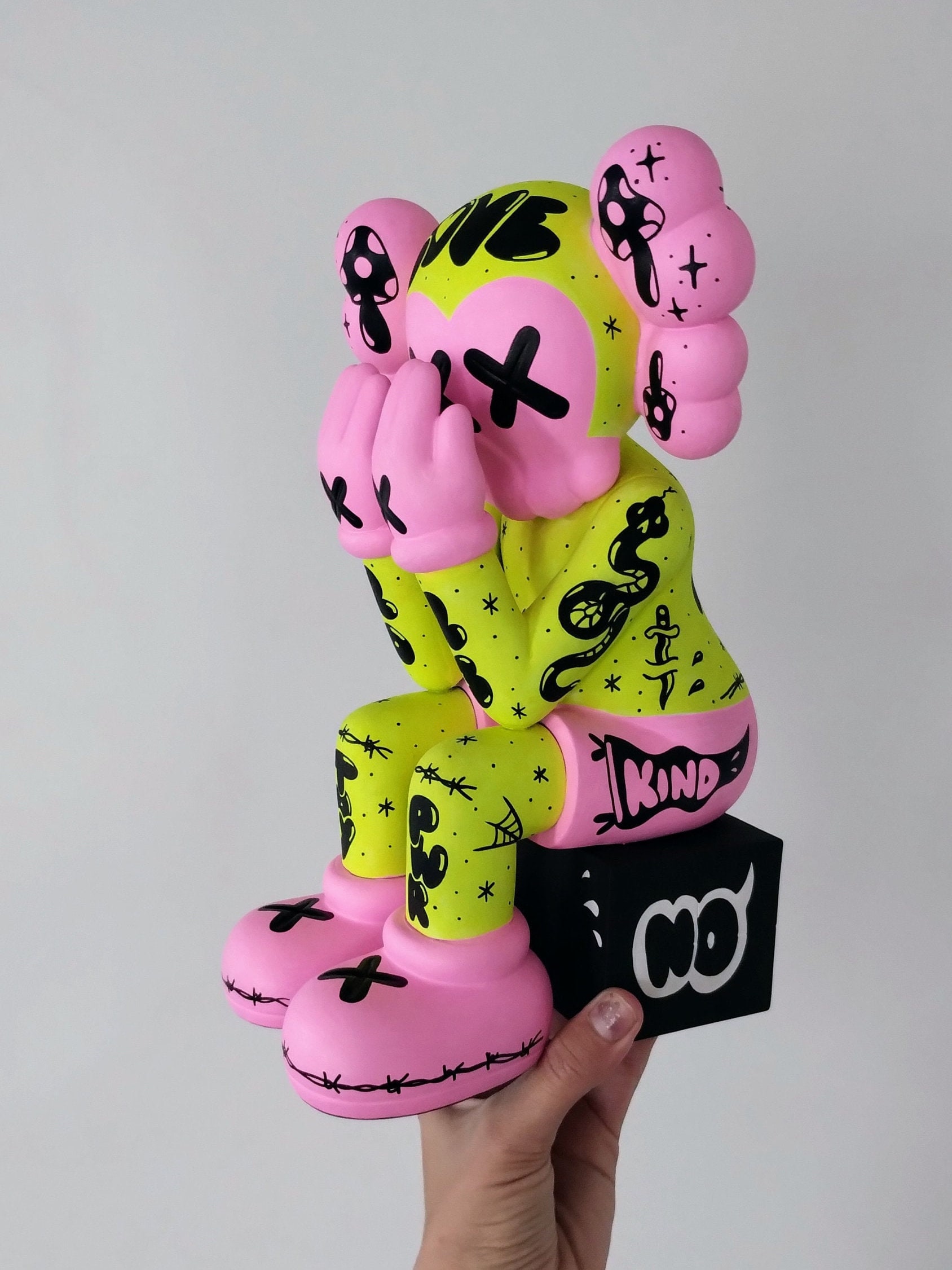 Custom Passing Through Art Toy Articulated - Pop Neon Colors Hype