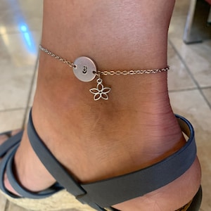 Flower anklet bracelet, personalized initial anklet, custom letter anklet bracelet, custom flower anklet, stainless steel flower anklet