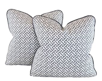Pair Designer P Kaufmann Waverly Gray & Ivory Fretwork geometric Lattice Trellis Pillow Covers
