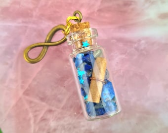 Vriendschapswensfles met lapis lazuli, feeënstof, magische blauwe sterren, brief aan het universum, fles met oneindigheidsspreuk, fles doen