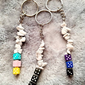 Howlith Healing Keychain: Stille, Aufgeschlossenheit, Weisheit, Erleuchtung, Meditation, Schlüsselanhänger mit Würfelanhängern, einzigartige Geschenkidee