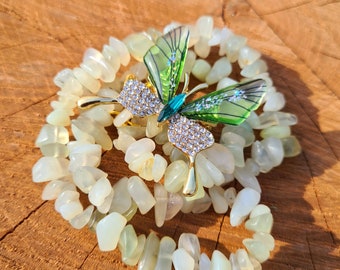 Nuevo Collar verde jade y broche de resina de mariposa
