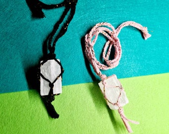 Amulette de collier de guérison au sélénite: efface l’énergie bloquée, élève l’esprit, la paix et le calme, fournit de la clarté, équilibre tous les chakras