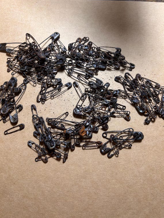 Hand-Rusted Safety Pins – 1-1.5 Inch Primitive Rusty Pins – Set of 12 – Farmhouse Craft & Décor Embellishments