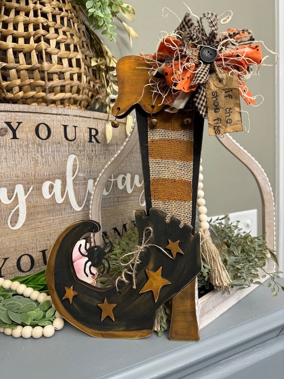 Primitive Witches Boot Leaner  Unpainted/ Unassembled DIY Kit (Do it yourself)