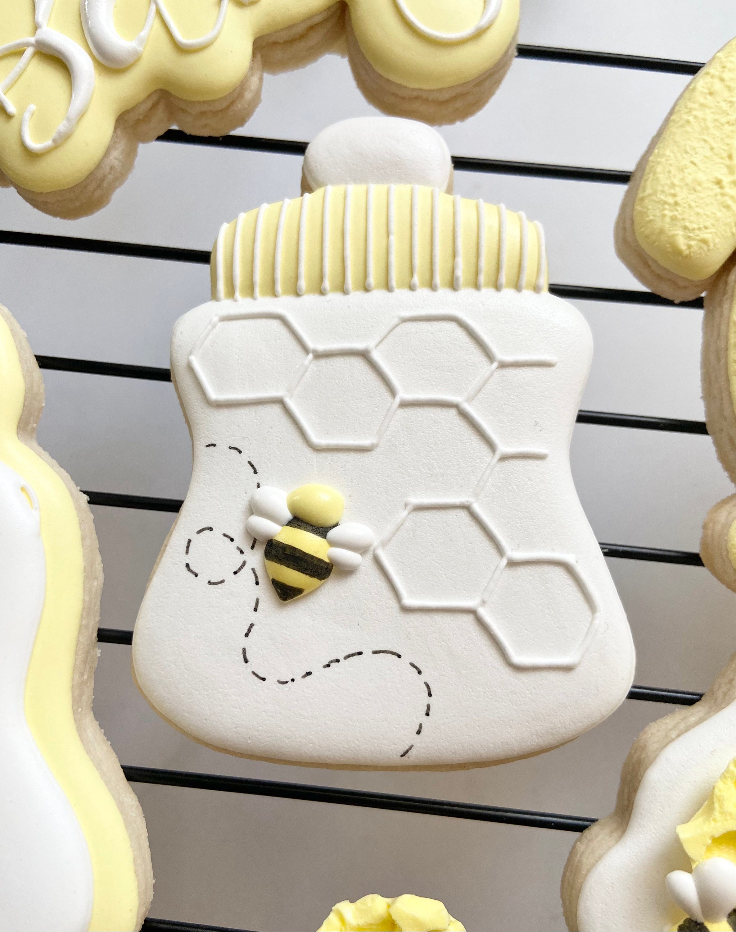 Bumble Bee Royal Icing Decorations (Bulk)
