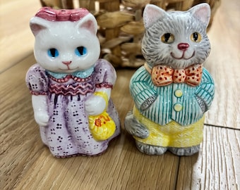 Avon Cats Salt & Pepper Shakers Collectible 1992 Ceramic Novelty 3" Tall Pastels