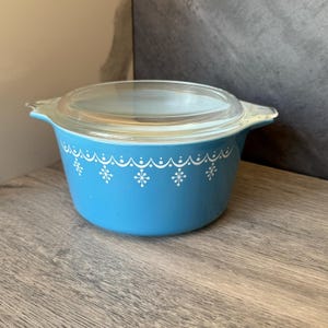 Pyrex Snowflake Blue, Also Called Garland, 1972 Pattern, One-Quart Covered Casserole - Beautiful Blue Color