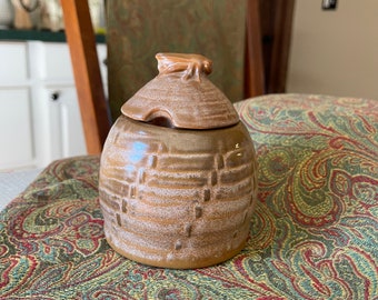 Frankoma Honey Pot in the Beehive Shape with a Cute Bee on Top!