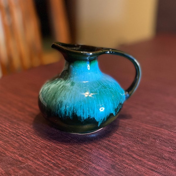 Blue Mountain Pottery from Canada, Mid Century Modern Squatty Pitcher – Who Loves the 60s