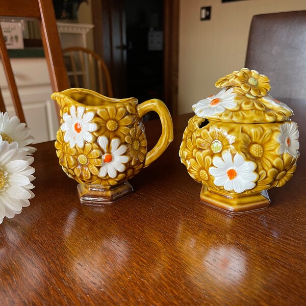 Fred Roberts Daisy Creamer and Sugar Bowl with Cover - Three Dimensional,  Ceramic Japan